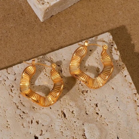 18k Gold Plated Fold Geometric Classic Twist Hoop Earrings - Picture 10 of 11